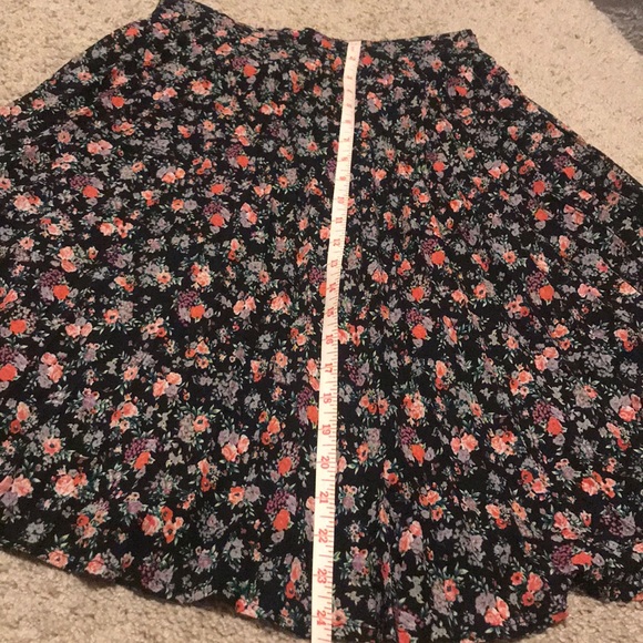 Cute Floral Midi Skirt - Picture 6 of 6